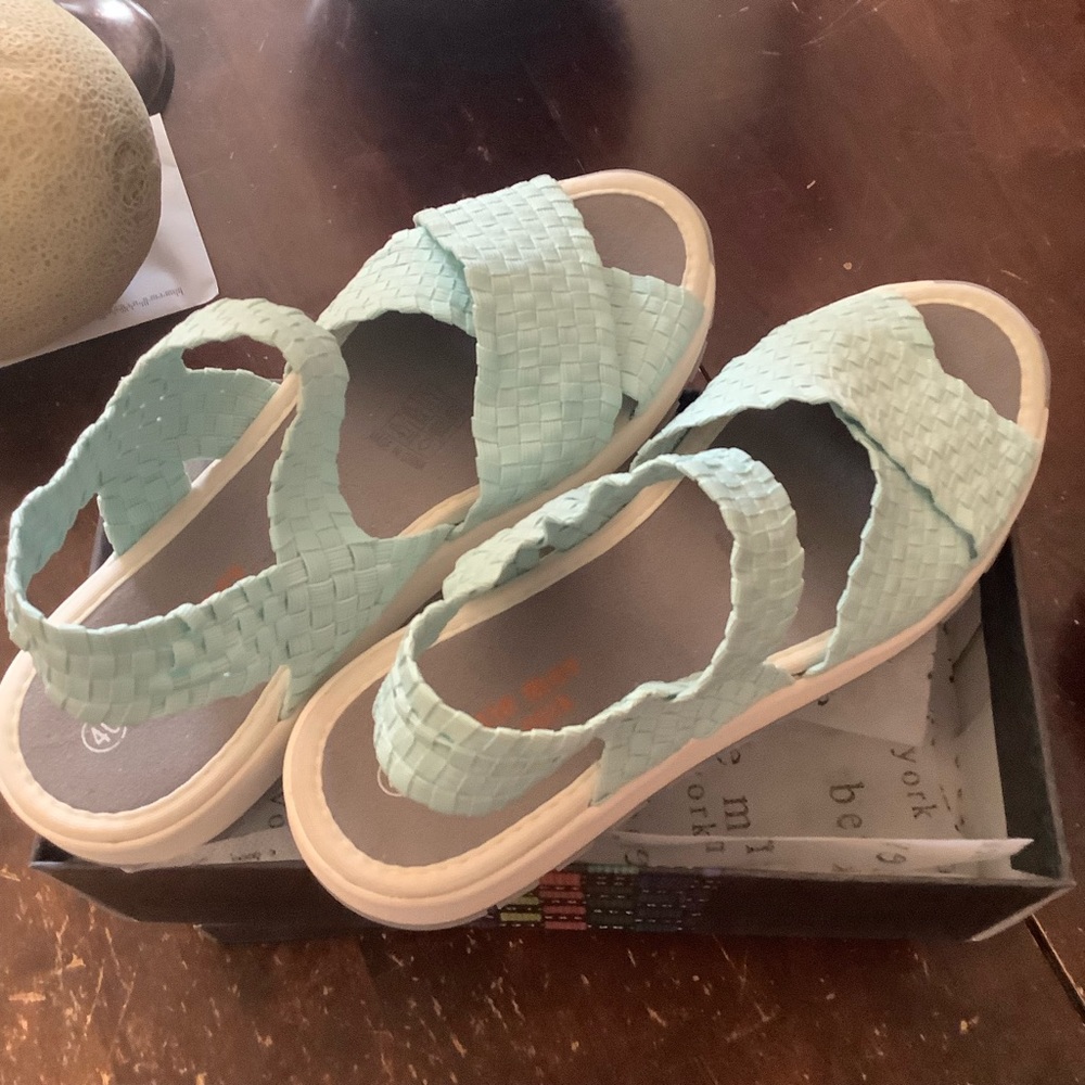 Bernie Mev Baby Blue stretchy Kaia sandal. NIB Womens 9-9.5 - Picture 4 of 10